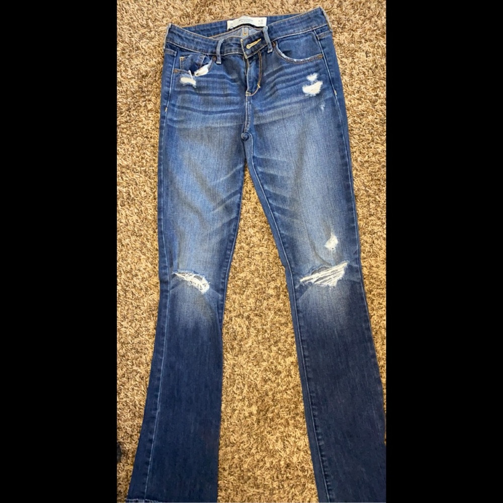 Abercrombie & Fitch Ripped jeans